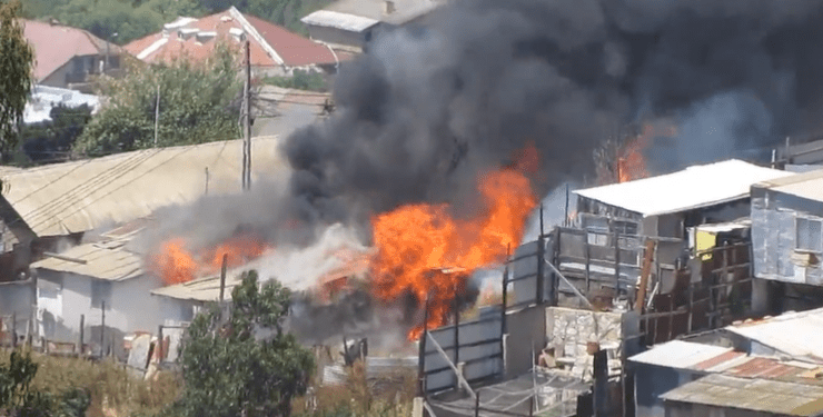 Incendio estructural afecta a casa en sector Chorrillos de Viña del Mar