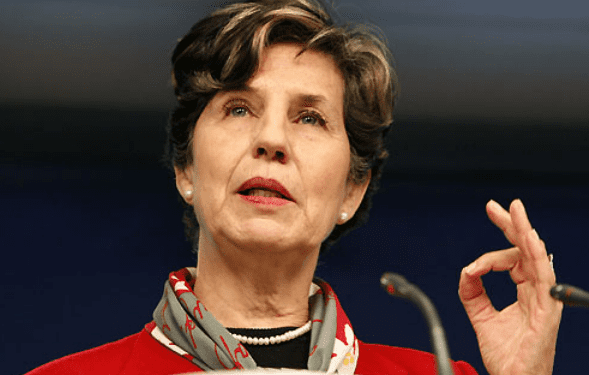Senadora Allende por fuegos artificiales: «No es correcto endosar responsabilidades al Gobierno»