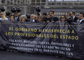 Fiscales comienzan paro nacional para exigir reajuste