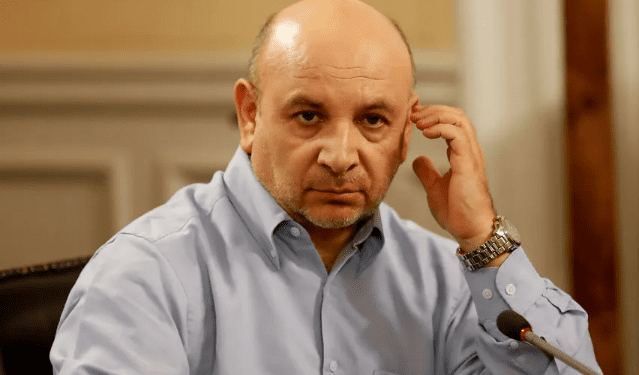 Senador Castro solicita expulsión de médicos extranjeros implicados en caso licencias