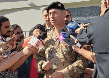 Autoridades sostienen que incendio está «contenido pero no controlado»