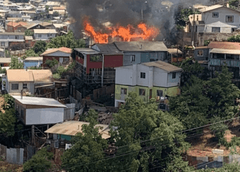 Bomberos apaga incendio que afectó a dos viviendas en Las Pataguas