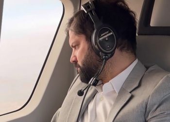 Presidente Boric sobrevuela zonas afectadas por incendios en Región de Valparaíso