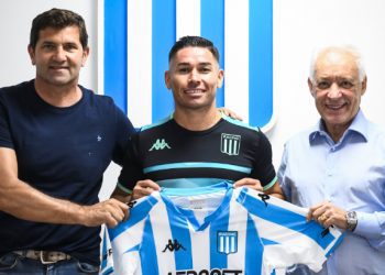 Óscar Opazo firma en Racing y delantero de la U deberá buscar equipo