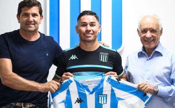 Óscar Opazo firma en Racing y delantero de la U deberá buscar equipo