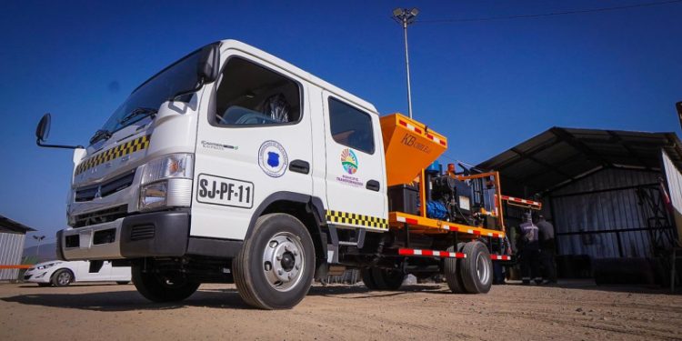 Villa Alemana invierte 151 millones en nuevo camión bacheador