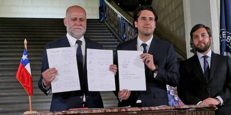 Cadem: 51% se muestra favorable al «Acuerdo por Chile»