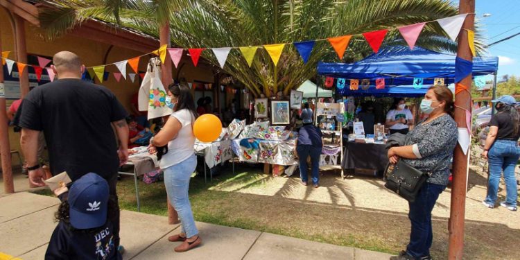 Cesfam de La Palma realiza feria navideña para apoyar a emprendedores locales