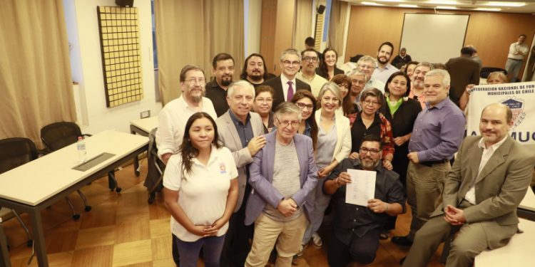 Sector público logra reajuste del 12% después de negociar con el Gobierno
