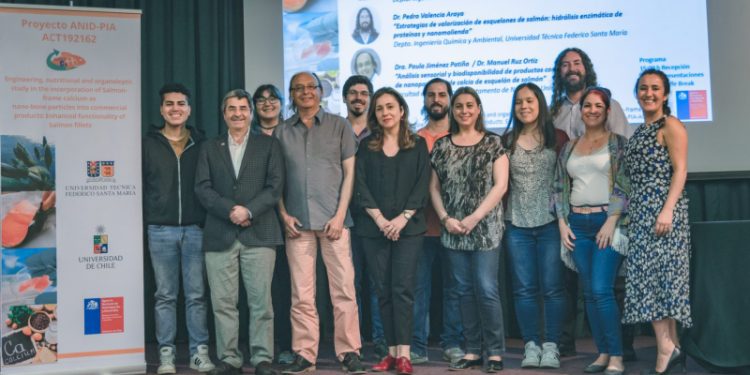 Proyecto reutiliza residuos de salmón para mejorar alimentos