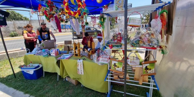 Centros de Salud de Quillota realizan ferias navideñas para apoyar a emprendedores