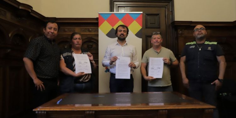 Valparaíso: Corporación municipal y trabajadores del aseo firman nuevo contrato colectivo