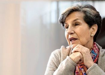 Senadora Allende: «Me parece relevante que se esté considerando incorporar a mujeres como conductoras»