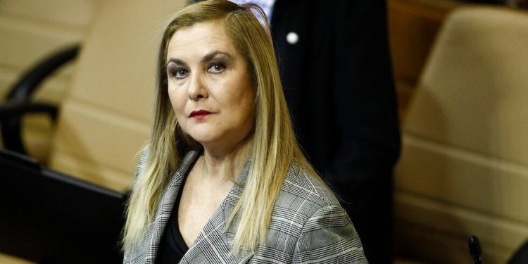 Pamela Jiles no se rinde con el sexto retiro: «Hemos logrado mantener esa pelea»