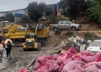 Viña del Mar: Retiro de escombros se enfoca en normalizar servicios básicos