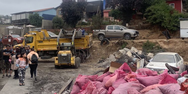 Viña del Mar: Retiro de escombros se enfoca en normalizar servicios básicos