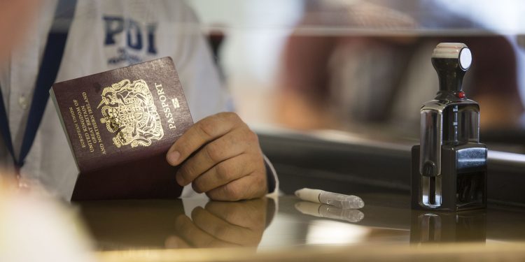 PDI fiscaliza a extranjeros en sectores céntricos de Viña del Mar