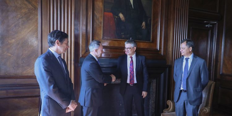 Ministerio de Hacienda anuncia medidas de apoyo financiero a personas y PYMEs