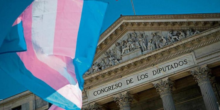 España: Avanza ley que simplifica los trámites de cambio de sexo e identidad sexual