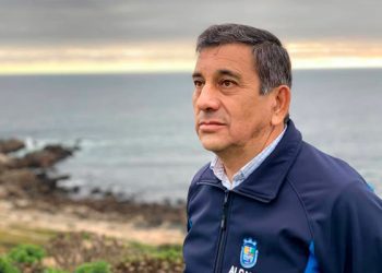 Denuncian que alcalde de El Tabo vivió por años en terreno fiscal