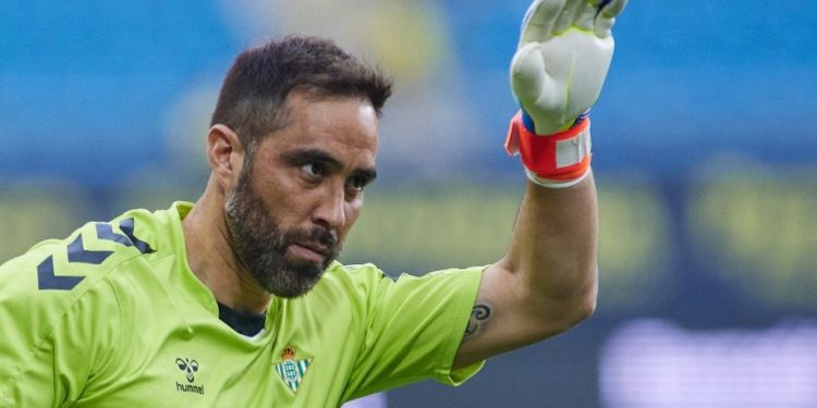 Claudio Bravo estaría cerca de asegurar su continuidad en Europa