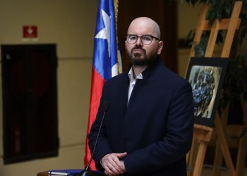 Oposición anuncia acusaciones constitucionales contra ministros Jackson y Ríos