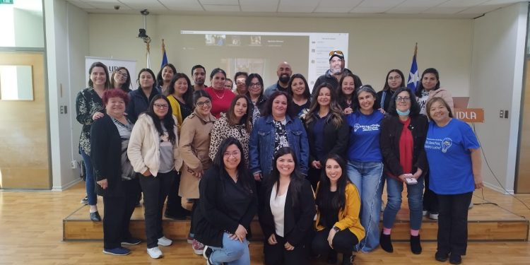 Profesionales y familias de centros de autismo se capacitaron en estrategias de comunicación