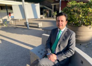 Experto por anuncio de La U: «Azul Azul sólo cambió una deuda por otra»