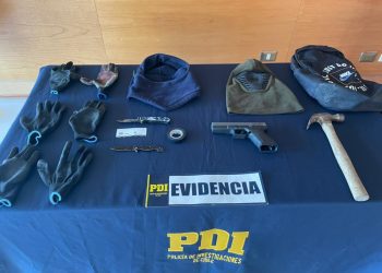 Detienen a sujetos armados en auto con patente adulterada en San Antonio