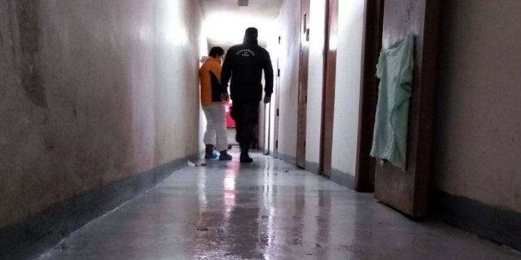 Interponen querella en favor de interna que dio a luz en pasillo de Cárcel de San Miguel