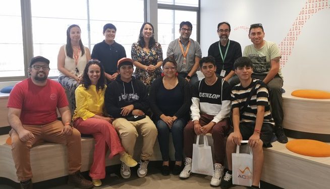 Premian a ganadores de competencia escolar sudamericana de robótica