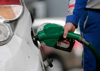 Bencinas bajarán de precio por novena semana consecutiva