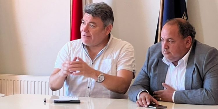 Diputado Venegas se reúne con alcaldes para prevenir efectos de aluviones en la región