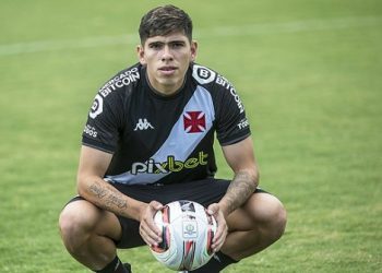 Colo Colo espera por Palacios mientras la opción de Campbell enciende la ilusión