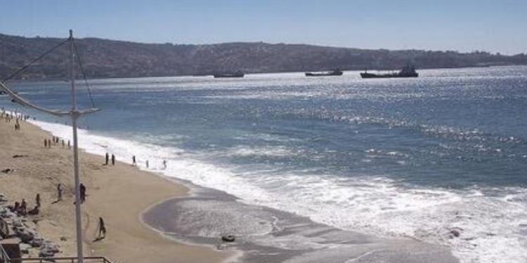 Encuentran fallecido a hombre de 57 años en playa de Valparaíso