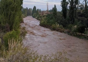 Los Andes y Calle Larga: Persiste extrema turbiedad y Esval alternará sectores de corte