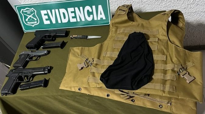 Recuperan auto con encargo de robo: Sujetos iban fuertemente armados