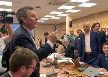 [Video] Diputado de la Carrera genera caos en Comisión de Constitución