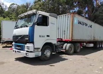 San Antonio: Carabineros evita que banda robe 75 millones en ropa desde container