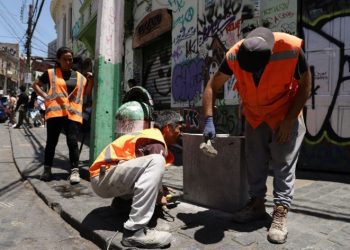 Alcalde Sharp asegura que reubicarán nuevos basureros que bloquean calles