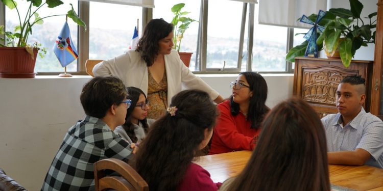 Estudiantes de Villa Alemana destacados en la PAES fueron reconocidos por la alcaldesa