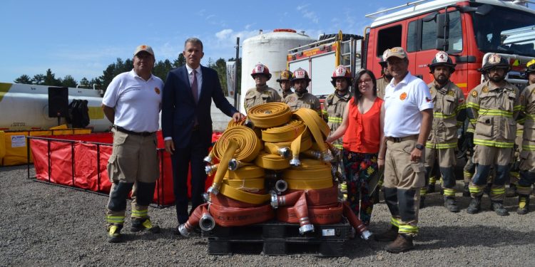 Bomberos recibe donación de material por 20 mil dólares de Estados Unidos