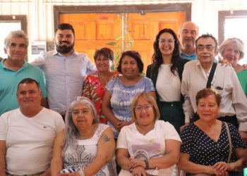 Autoridades se reúnen con vecinos de La Calera por anuncio de tren Valparaíso Santiago