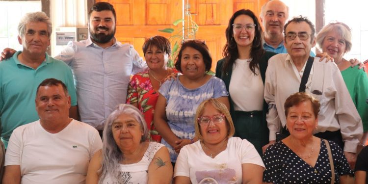 Autoridades se reúnen con vecinos de La Calera por anuncio de tren Valparaíso Santiago