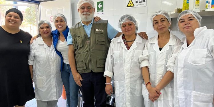 Caritas colabora con municipio para el funcionamiento de cocina comunitaria en Forestal