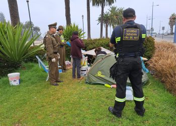 Operativo logra despejar 25 carpas en el borde costero de Viña del Mar