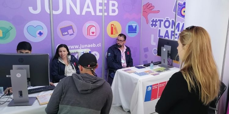 Extienden plazo de renovación de becas Junaeb hasta el viernes 27 de enero