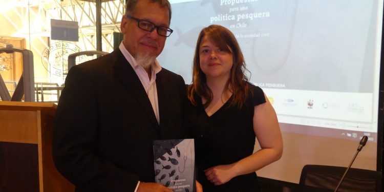 Presentan libro «Propuestas para una política pesquera en Chile»