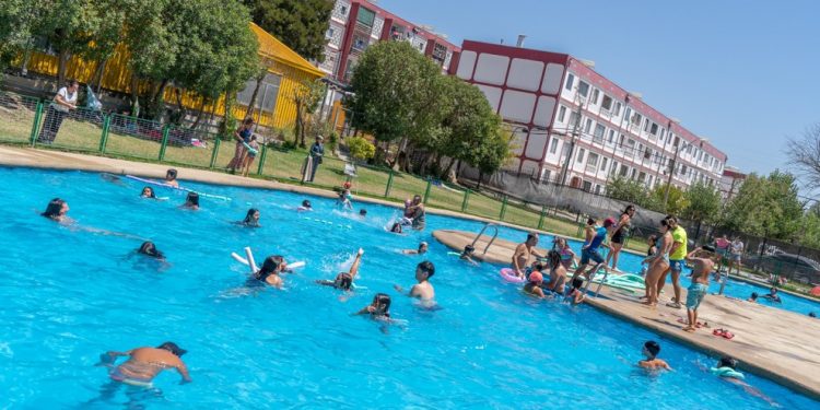 Municipio de Quilpué finaliza primer curso de la temporada de piscinas 2023