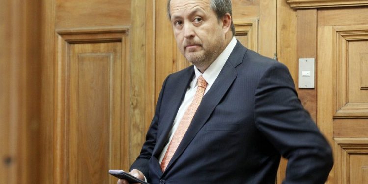 Gobierno propone al candidato del Senado para dirigir la Fiscalía Nacional